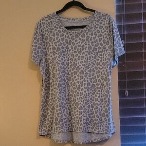 Zoe + Liv Gray Leopard Print Short Sleeve Top